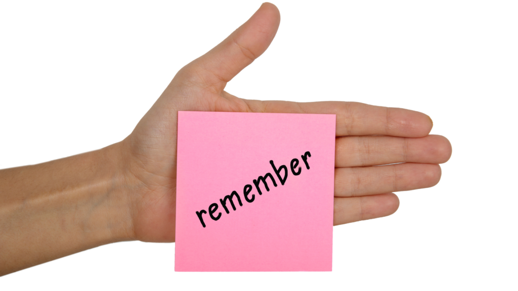 Post-it sur lequel il est écrit "remember"